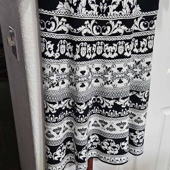 Roz & Ali Monochrome Knit Top. From dress barn. - Picture 3 of 4